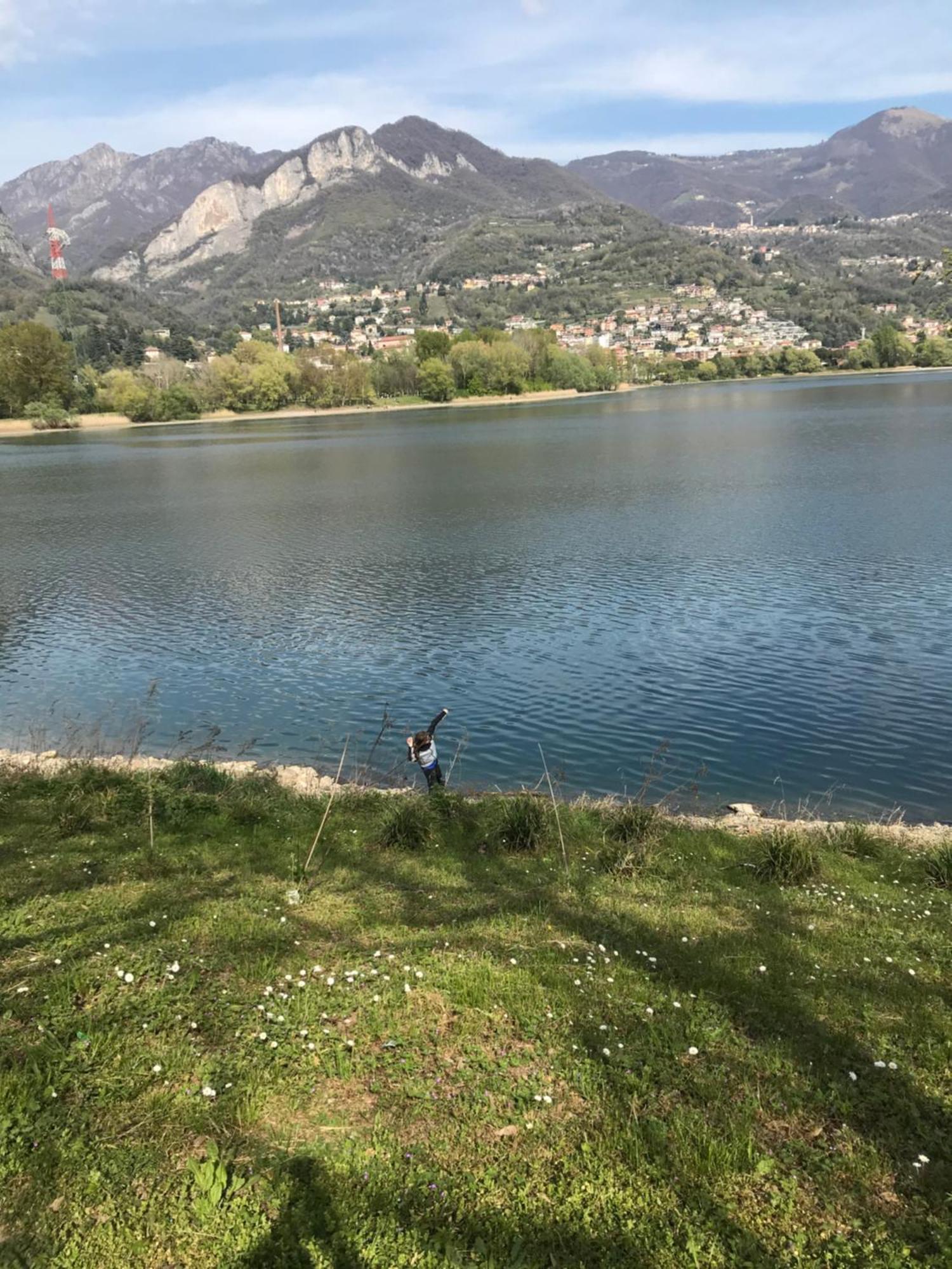 Iuli Lake Home Tra Lago E Montagna Olginate Buitenkant foto